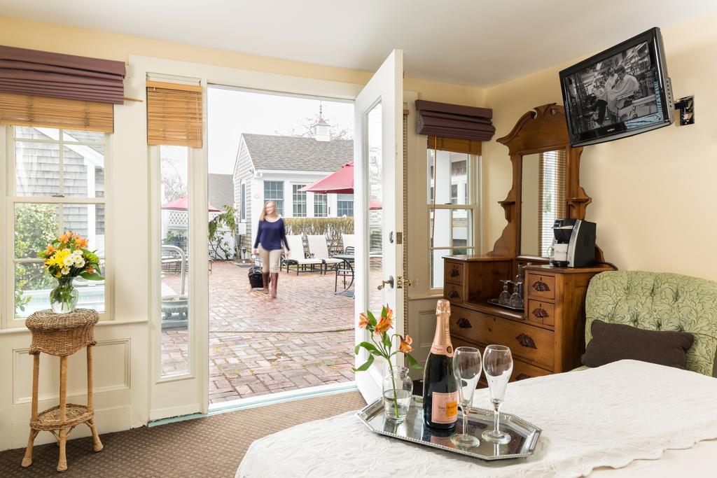 Brass Key Guesthouse Adults Only โพรวินซ์ทาวน์ ภายนอก รูปภาพ