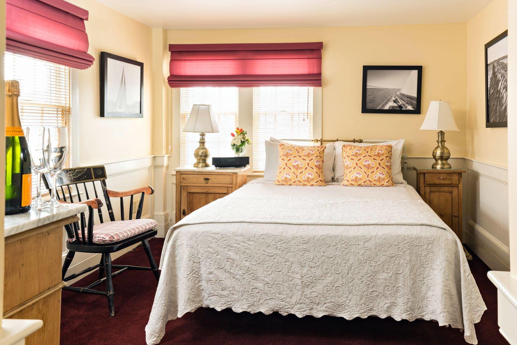 Brass Key Guesthouse Adults Only โพรวินซ์ทาวน์ ภายนอก รูปภาพ